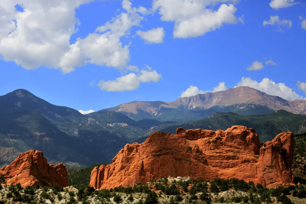 Scenic view of Garden of the Gods in Colorado with a focus on the region’s climate, which can contribute to hidden mold issues in homes.